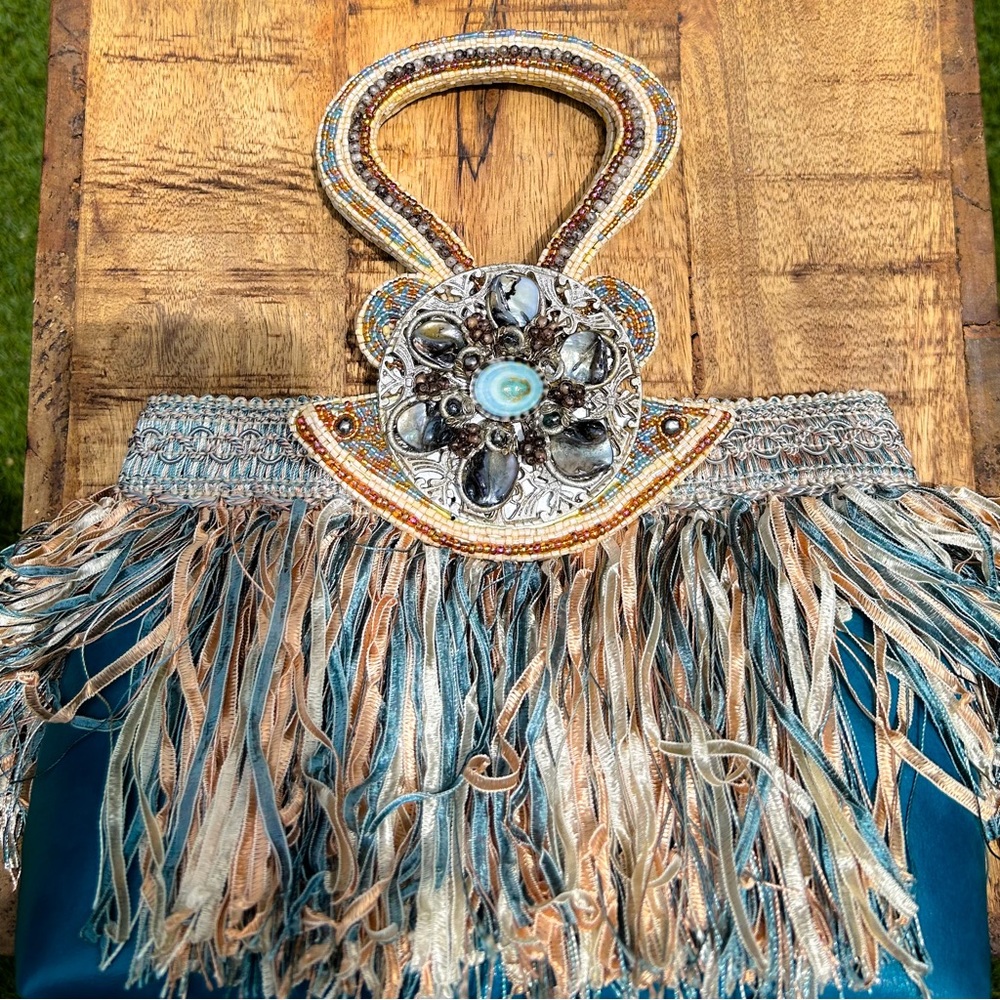 🩵 Mary Frances embellished evening bag. Luxe with beading, shells & silk fringe - Picture 8 of 10